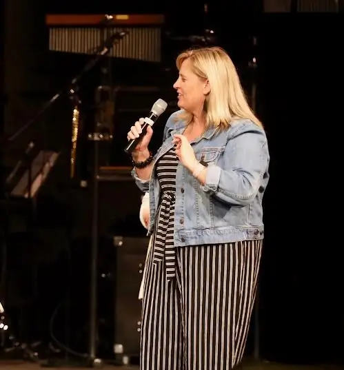 Anita Sullivan speaking at a leafership conference