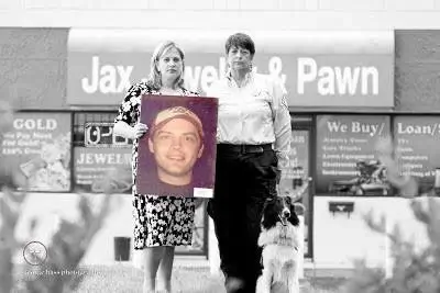 AnitaandMomwithAustinsPhotowherelastseen